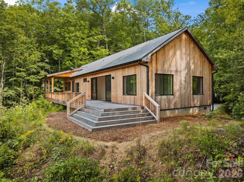 109 Pintail Place, Whittier, NC 28789.  MLS# CAR4409072, YatesRealty ID 40434. 
