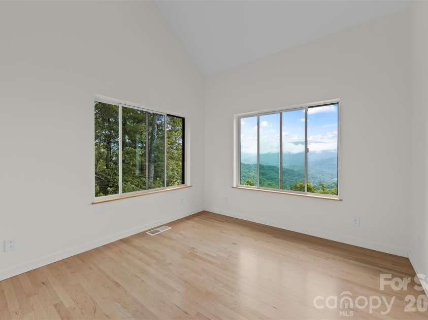 109 Pintail Place, Whittier, NC 28789.  MLS# CAR4409072, YatesRealty ID 40434. Primary Bathroom
