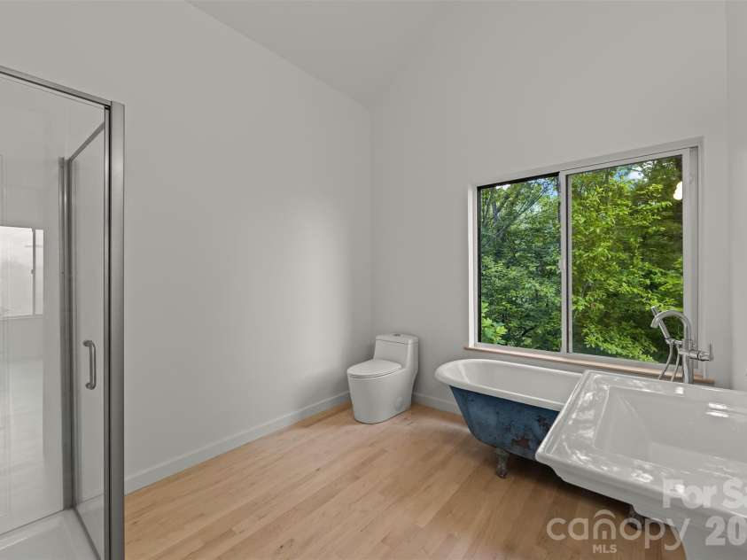 109 Pintail Place, Whittier, NC 28789.  MLS# CAR4409072, YatesRealty ID 40434. Primary Bathroom