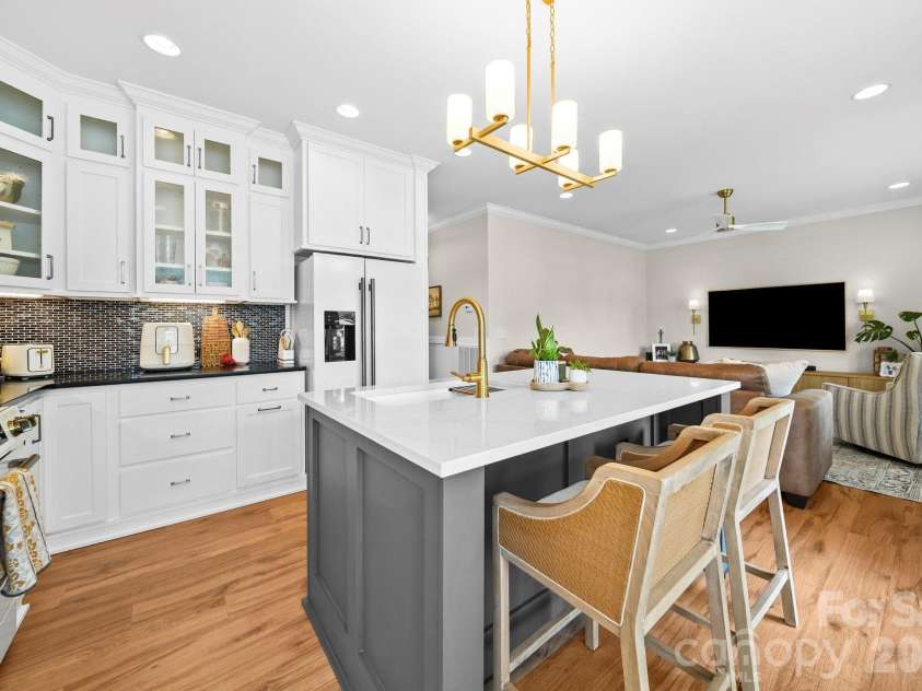 698 Lake Head Road, Norwood, NC 28128.  MLS# CAR4408589, YatesRealty ID 40436. Kitchen