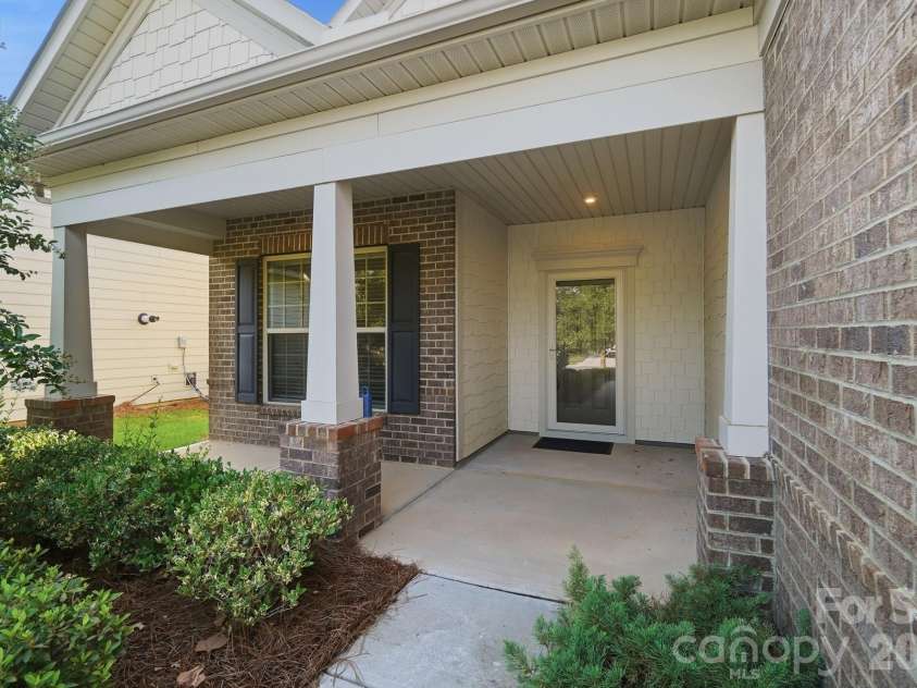 1620 Red Leaf Drive, Fort Mill, SC 29715.  MLS# CAR4402773, YatesRealty ID 40438. 