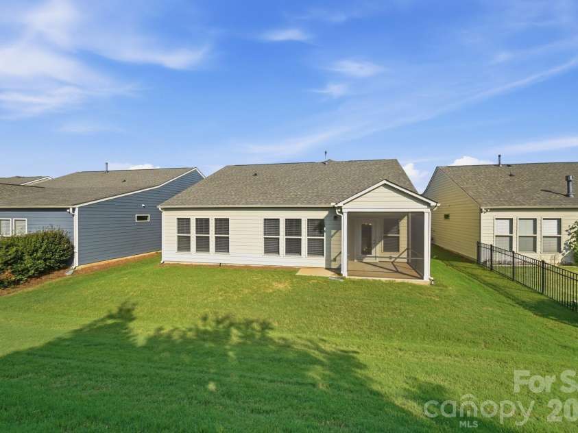 1620 Red Leaf Drive, Fort Mill, SC 29715.  MLS# CAR4402773, YatesRealty ID 40438. 