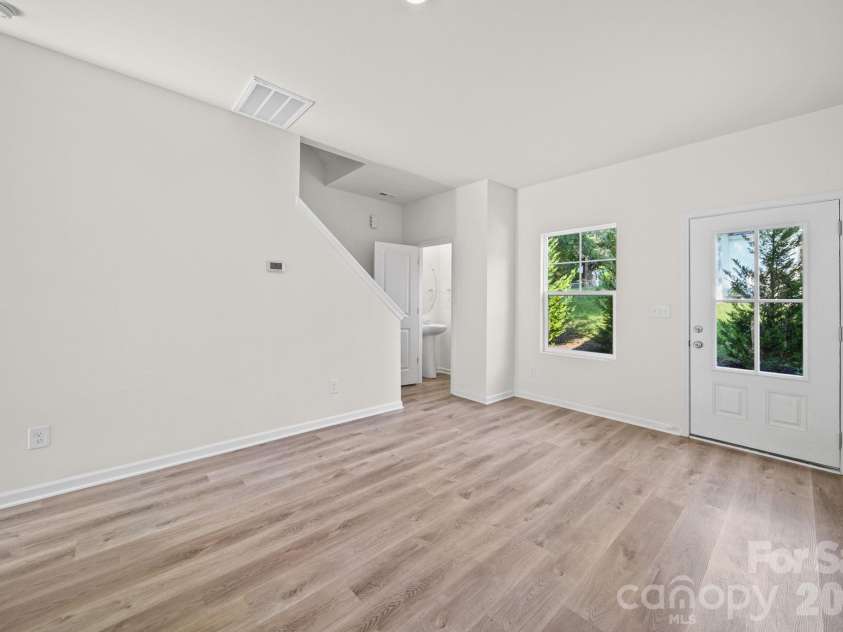 511 Hill Street, Dallas, NC 28034.  MLS# CAR4395920, YatesRealty ID 40439. Great Room