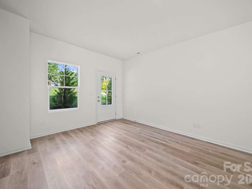 511 Hill Street, Dallas, NC 28034.  MLS# CAR4395920, YatesRealty ID 40439. Great Room