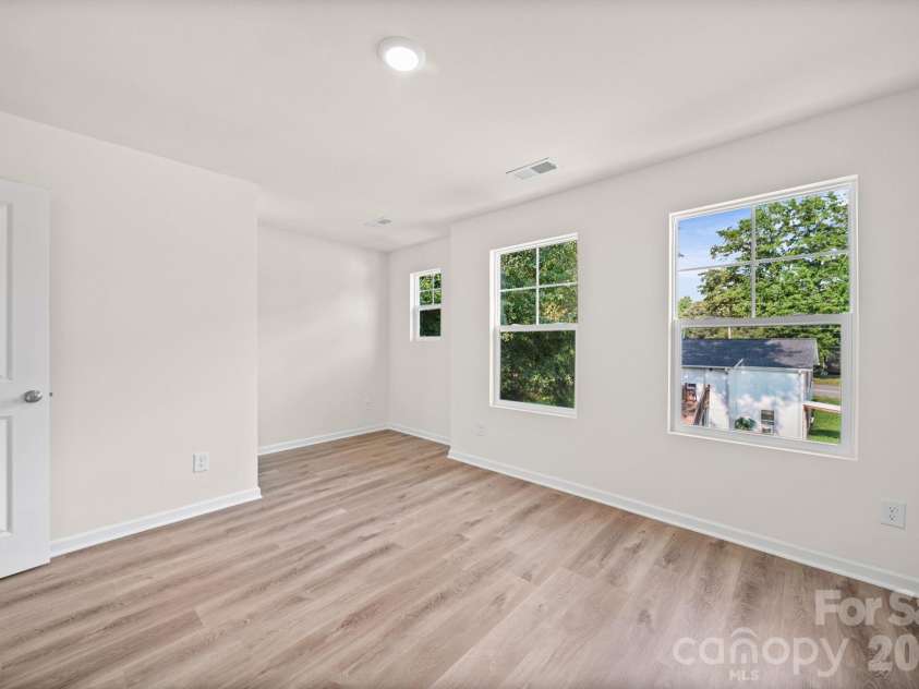 511 Hill Street, Dallas, NC 28034.  MLS# CAR4395920, YatesRealty ID 40439. Great Room - Other Unit