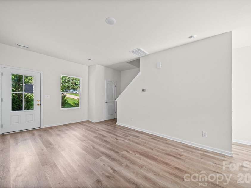 511 Hill Street, Dallas, NC 28034.  MLS# CAR4395920, YatesRealty ID 40439. Great Room - Other Unit