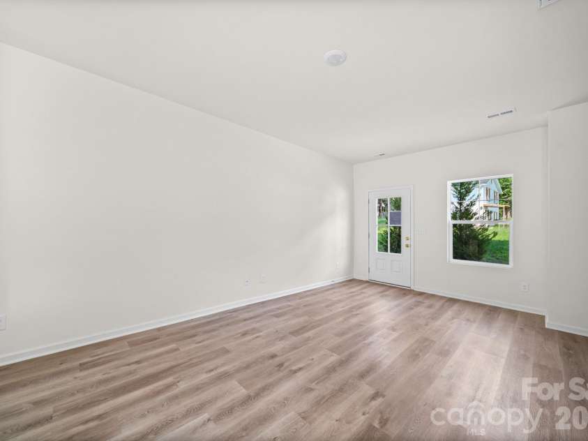 511 Hill Street, Dallas, NC 28034.  MLS# CAR4395920, YatesRealty ID 40439. Great Room - Other Unit