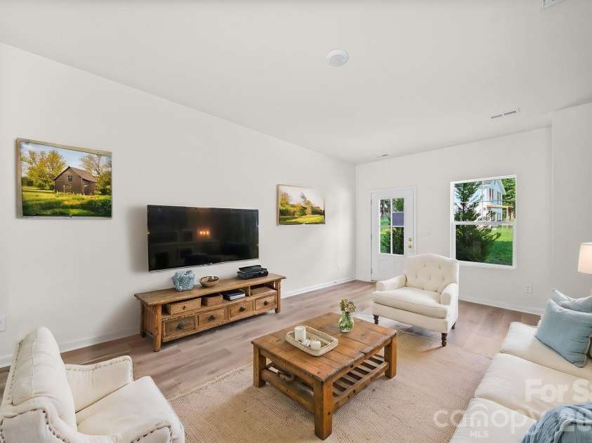 511 Hill Street, Dallas, NC 28034.  MLS# CAR4395920, YatesRealty ID 40439. Great Room - Other Unit - Virtually Staged
