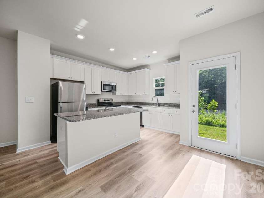 511 Hill Street, Dallas, NC 28034.  MLS# CAR4395920, YatesRealty ID 40439. Kitchen