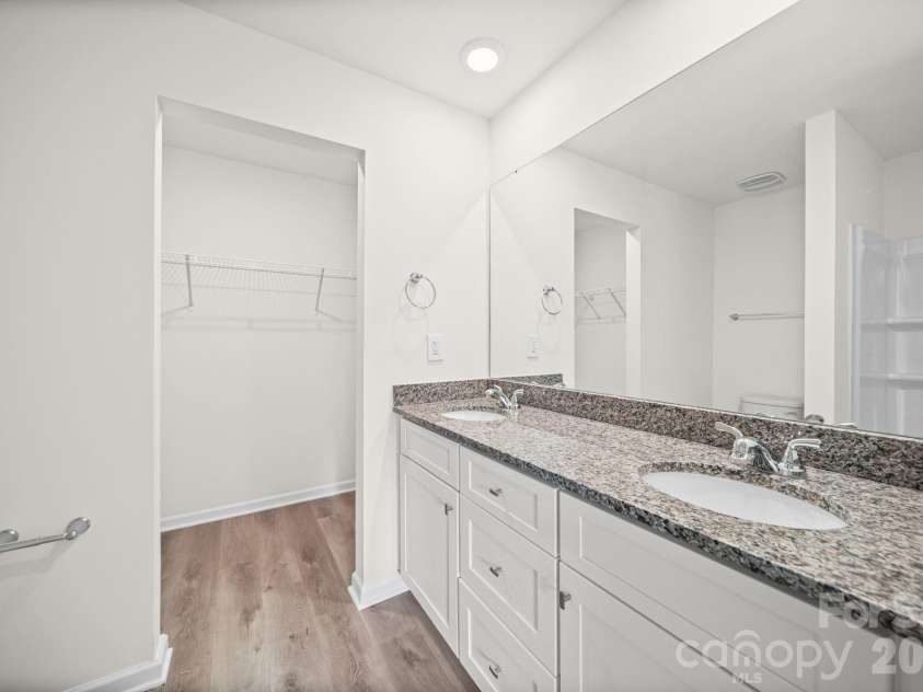 511 Hill Street, Dallas, NC 28034.  MLS# CAR4395920, YatesRealty ID 40439. Primary Bathroom
