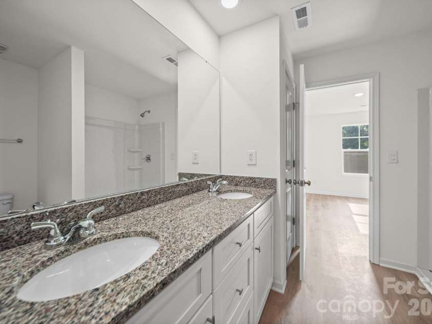 511 Hill Street, Dallas, NC 28034.  MLS# CAR4395920, YatesRealty ID 40439. Primary Bathroom