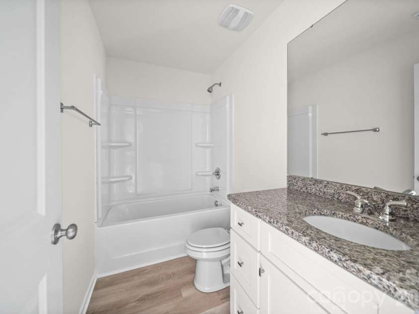 511 Hill Street, Dallas, NC 28034.  MLS# CAR4395920, YatesRealty ID 40439. Secondary Bathroom - Other Unit