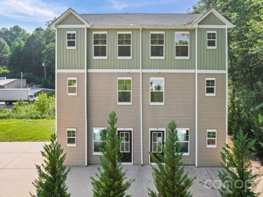511 Hill Street, Dallas, NC 28034.  MLS# CAR4395920, YatesRealty ID 40439. Welcome home to 511 N Hill St Units C & D