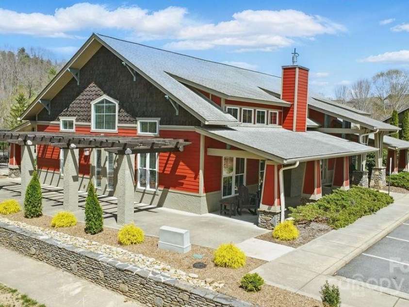 93 Creekside View Drive, Asheville, NC 28804.  MLS# CAR4328429, YatesRealty ID 4044. 