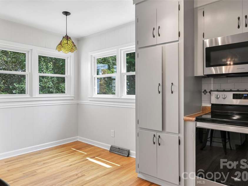 1110 Queentown Road, Canton, NC 28716.  MLS# CAR4408896, YatesRealty ID 40440. Breakfast Nook