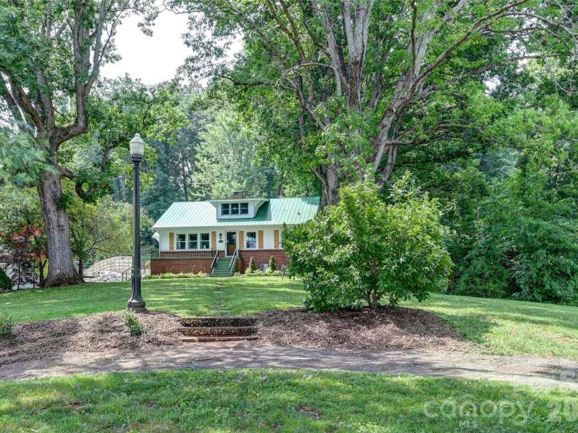 1110 Queentown Road, Canton, NC 28716.  MLS# CAR4408896, YatesRealty ID 40440. Front View of front spacious yard