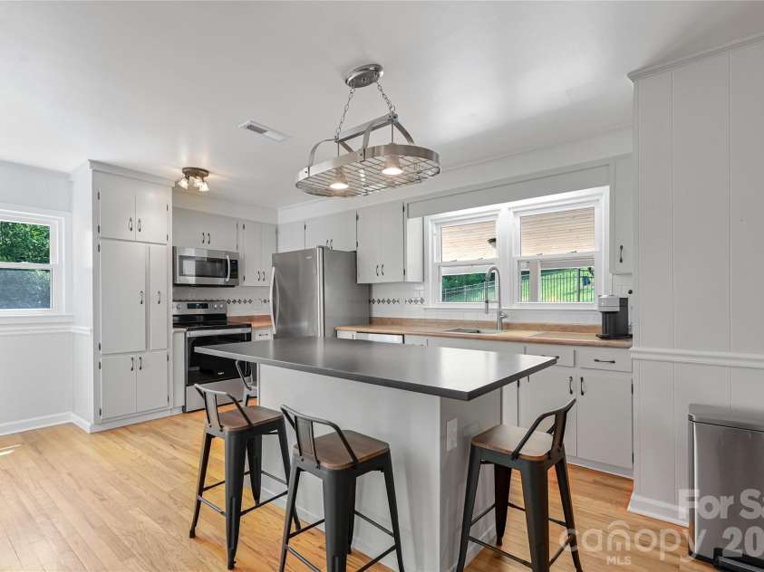 1110 Queentown Road, Canton, NC 28716.  MLS# CAR4408896, YatesRealty ID 40440. Kitchen