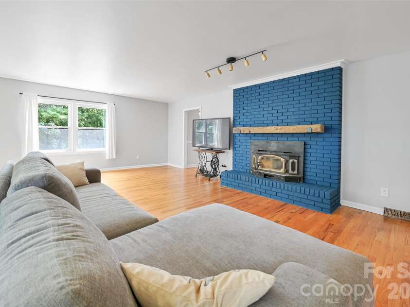 1110 Queentown Road, Canton, NC 28716.  MLS# CAR4408896, YatesRealty ID 40440. Living Room