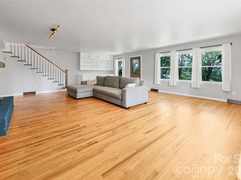 1110 Queentown Road, Canton, NC 28716.  MLS# CAR4408896, YatesRealty ID 40440. Living Room