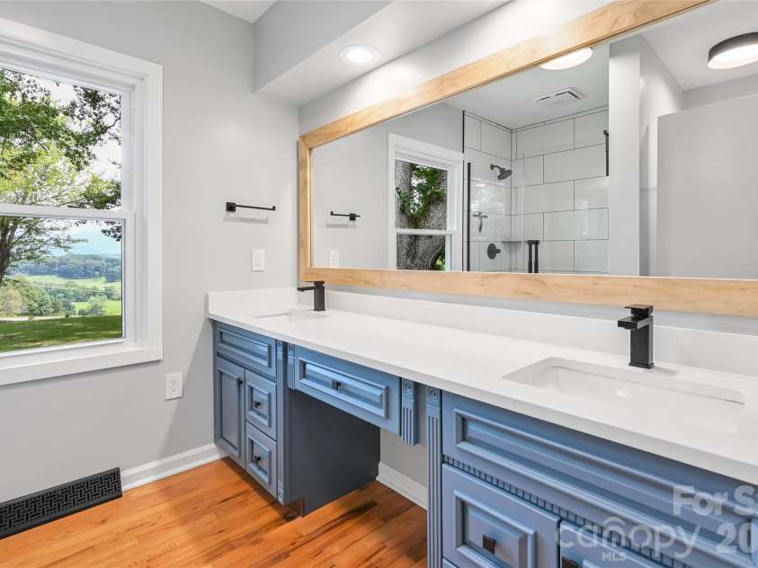 1110 Queentown Road, Canton, NC 28716.  MLS# CAR4408896, YatesRealty ID 40440. Master Bath