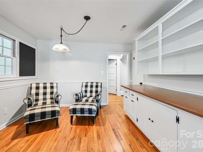 1110 Queentown Road, Canton, NC 28716.  MLS# CAR4408896, YatesRealty ID 40440. Sitting Area Off Kitchen