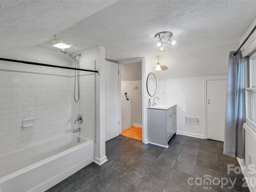 1110 Queentown Road, Canton, NC 28716.  MLS# CAR4408896, YatesRealty ID 40440. Upstairs Full Bath