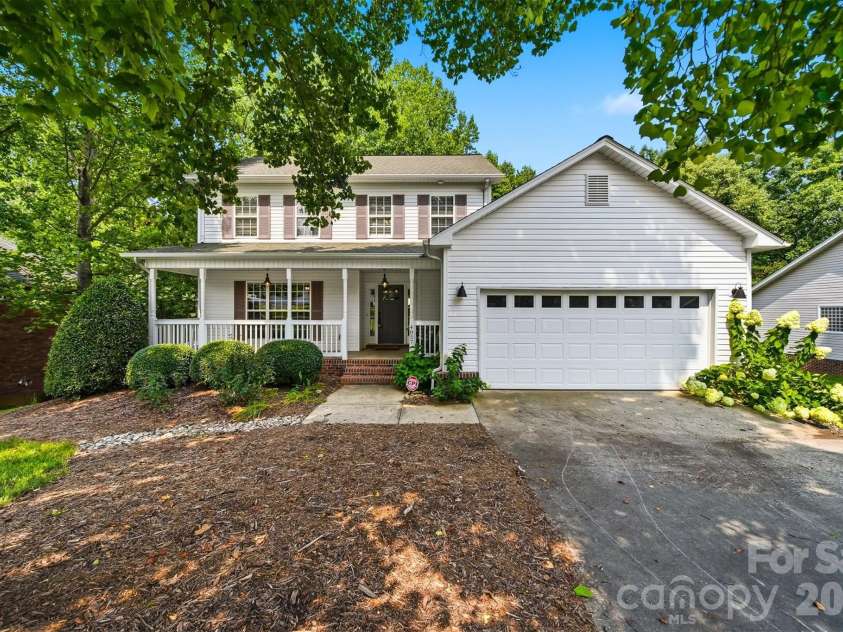 4857 32nd Street Lane, Hickory, NC 28601.  MLS# CAR4409274, YatesRealty ID 40442. 