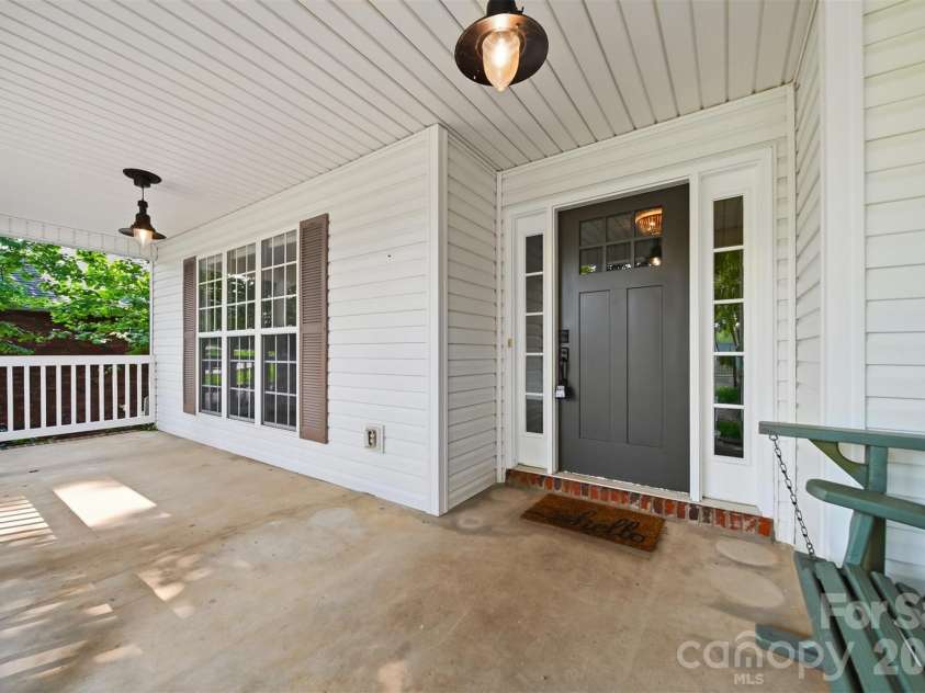 4857 32nd Street Lane, Hickory, NC 28601.  MLS# CAR4409274, YatesRealty ID 40442. 
