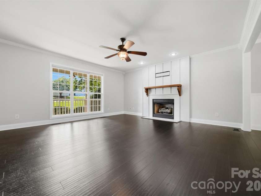 4857 32nd Street Lane, Hickory, NC 28601.  MLS# CAR4409274, YatesRealty ID 40442. 