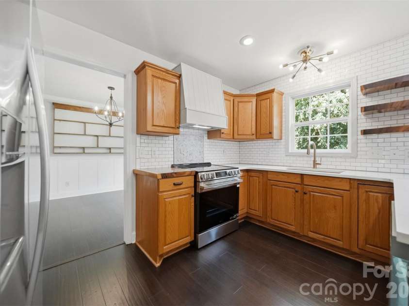 4857 32nd Street Lane, Hickory, NC 28601.  MLS# CAR4409274, YatesRealty ID 40442. 