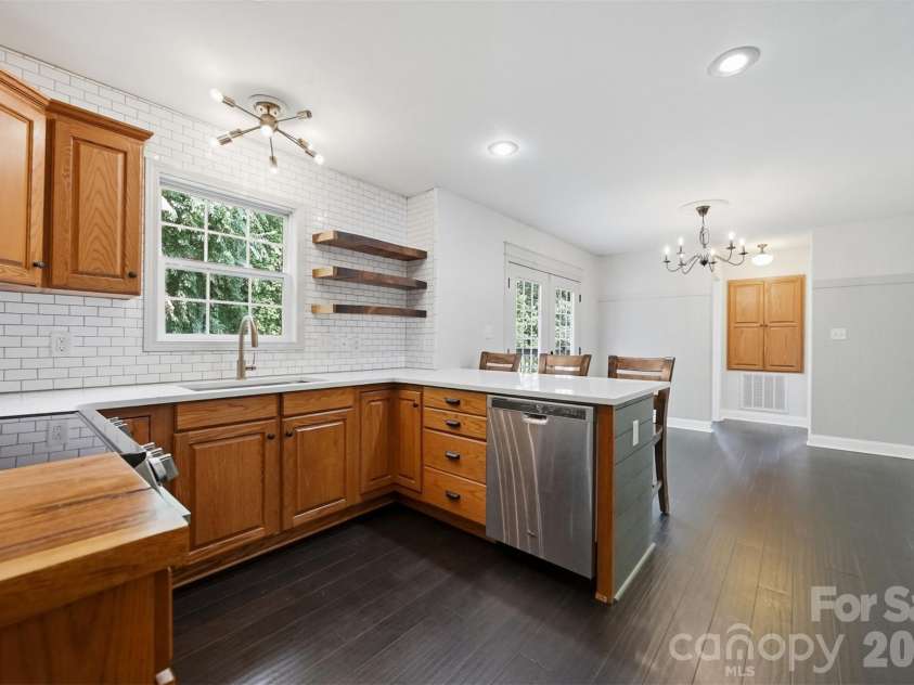 4857 32nd Street Lane, Hickory, NC 28601.  MLS# CAR4409274, YatesRealty ID 40442. 