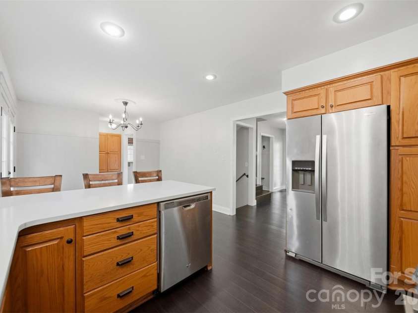 4857 32nd Street Lane, Hickory, NC 28601.  MLS# CAR4409274, YatesRealty ID 40442. 