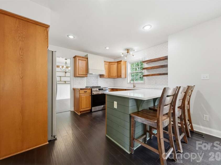 4857 32nd Street Lane, Hickory, NC 28601.  MLS# CAR4409274, YatesRealty ID 40442. 