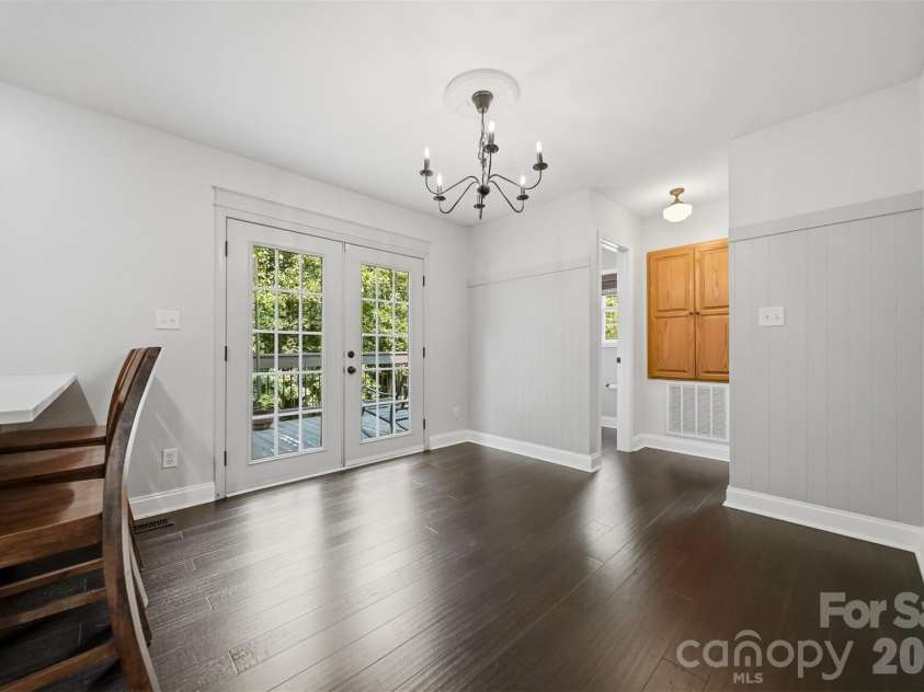 4857 32nd Street Lane, Hickory, NC 28601.  MLS# CAR4409274, YatesRealty ID 40442. 