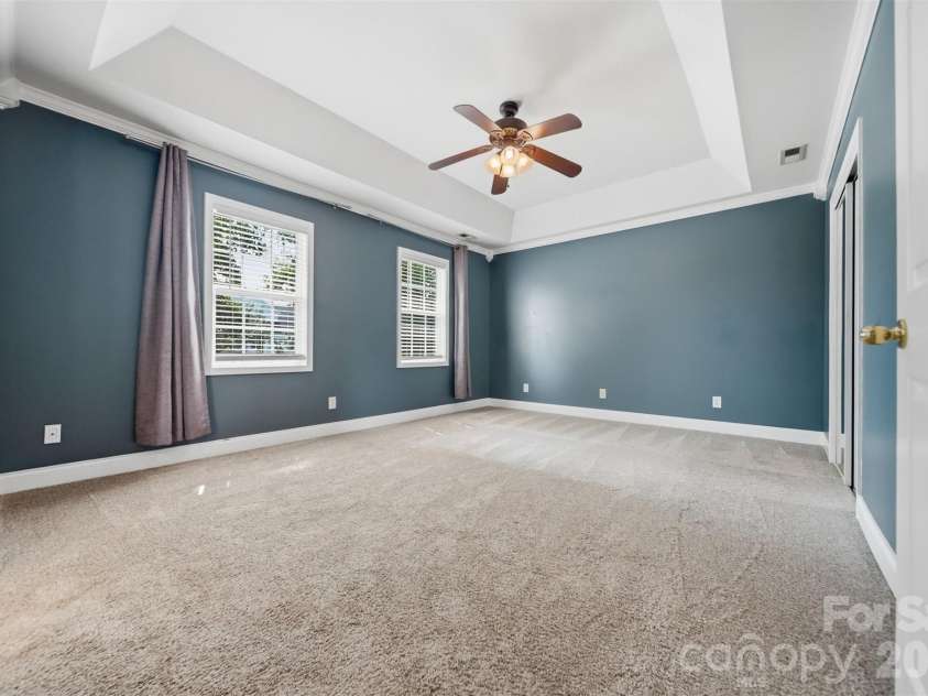 4857 32nd Street Lane, Hickory, NC 28601.  MLS# CAR4409274, YatesRealty ID 40442. 