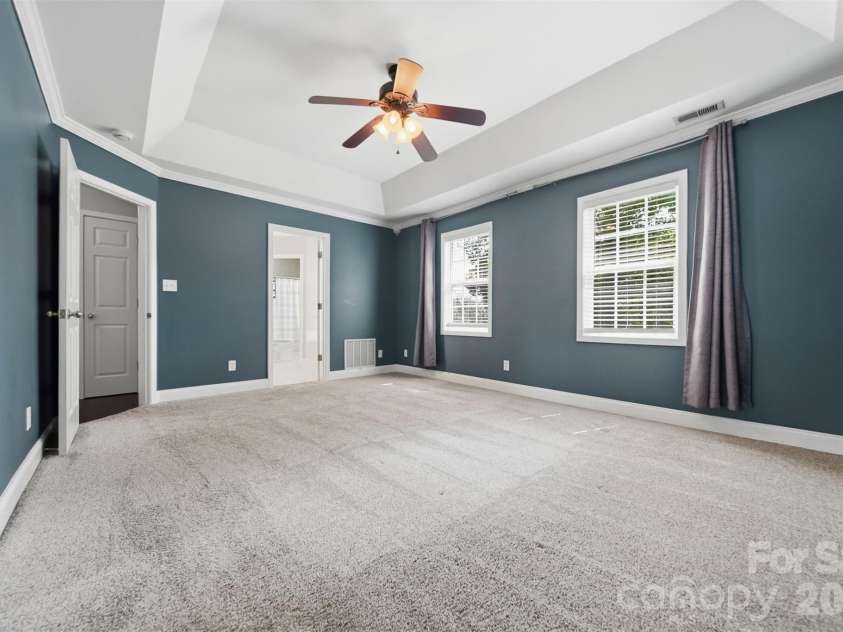 4857 32nd Street Lane, Hickory, NC 28601.  MLS# CAR4409274, YatesRealty ID 40442. 