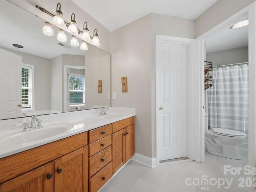 4857 32nd Street Lane, Hickory, NC 28601.  MLS# CAR4409274, YatesRealty ID 40442. 