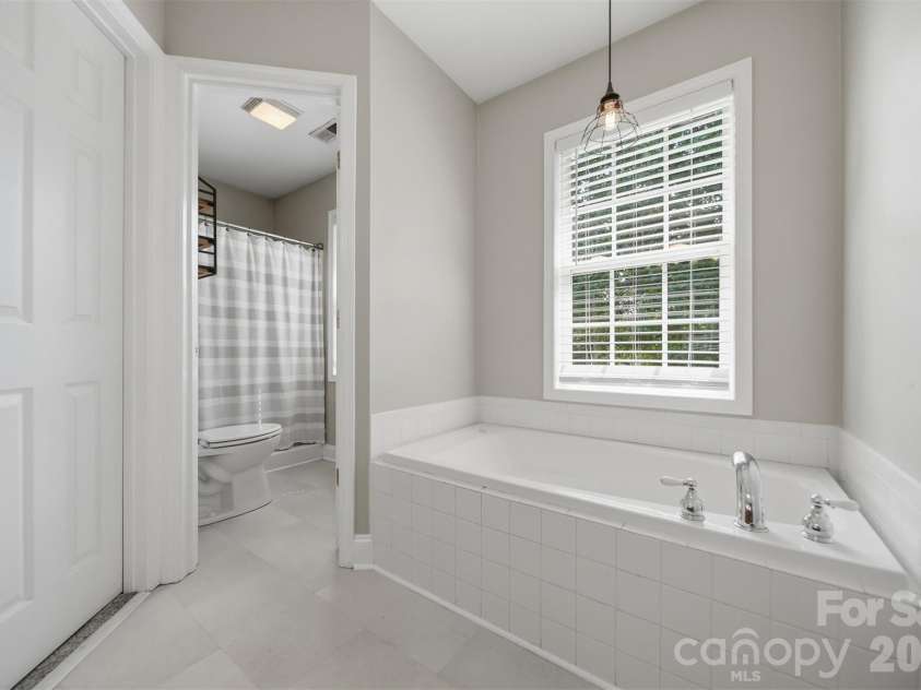 4857 32nd Street Lane, Hickory, NC 28601.  MLS# CAR4409274, YatesRealty ID 40442. 