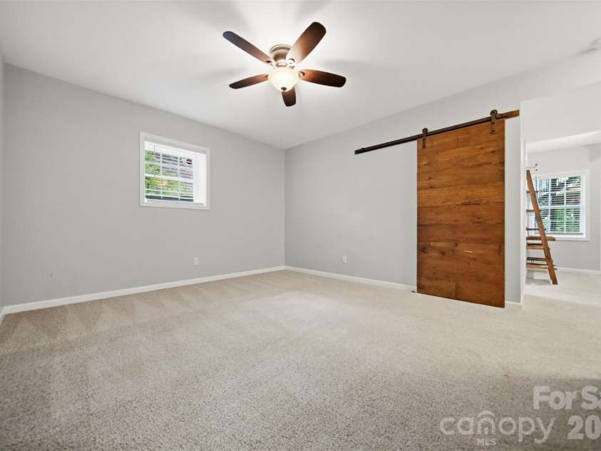 4857 32nd Street Lane, Hickory, NC 28601.  MLS# CAR4409274, YatesRealty ID 40442. 