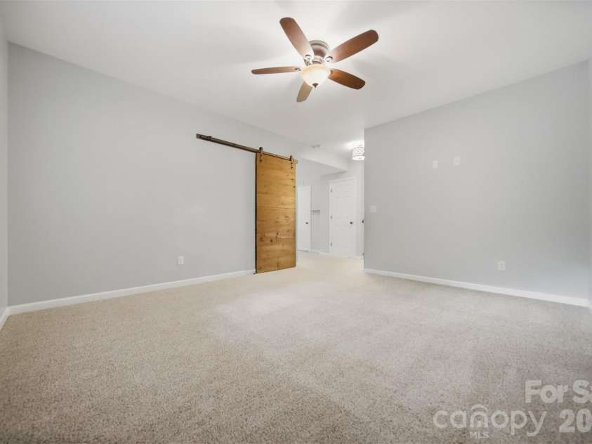 4857 32nd Street Lane, Hickory, NC 28601.  MLS# CAR4409274, YatesRealty ID 40442. 