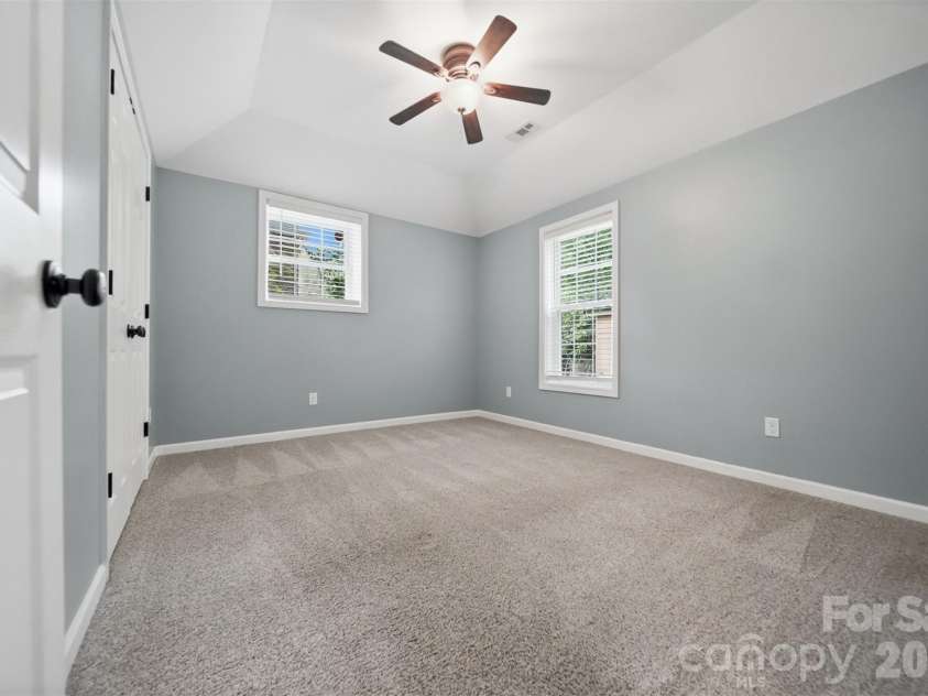 4857 32nd Street Lane, Hickory, NC 28601.  MLS# CAR4409274, YatesRealty ID 40442. 