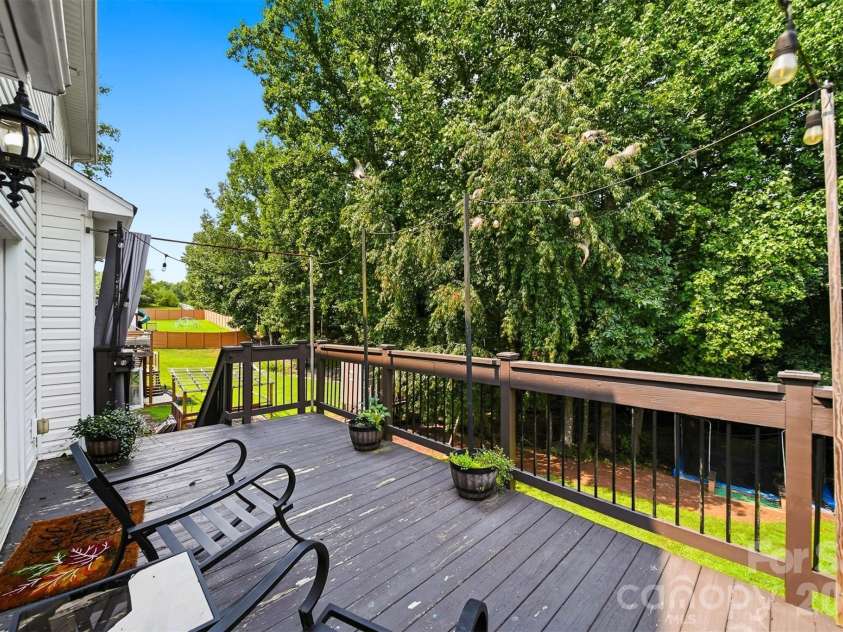 4857 32nd Street Lane, Hickory, NC 28601.  MLS# CAR4409274, YatesRealty ID 40442. 