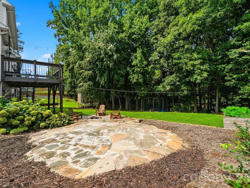 4857 32nd Street Lane, Hickory, NC 28601.  MLS# CAR4409274, YatesRealty ID 40442. 