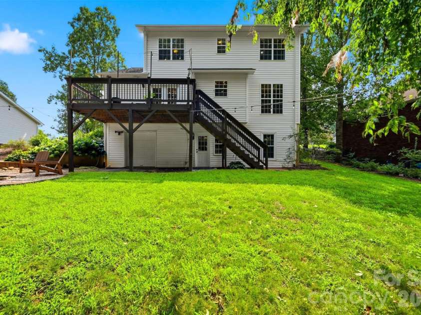 4857 32nd Street Lane, Hickory, NC 28601.  MLS# CAR4409274, YatesRealty ID 40442. 
