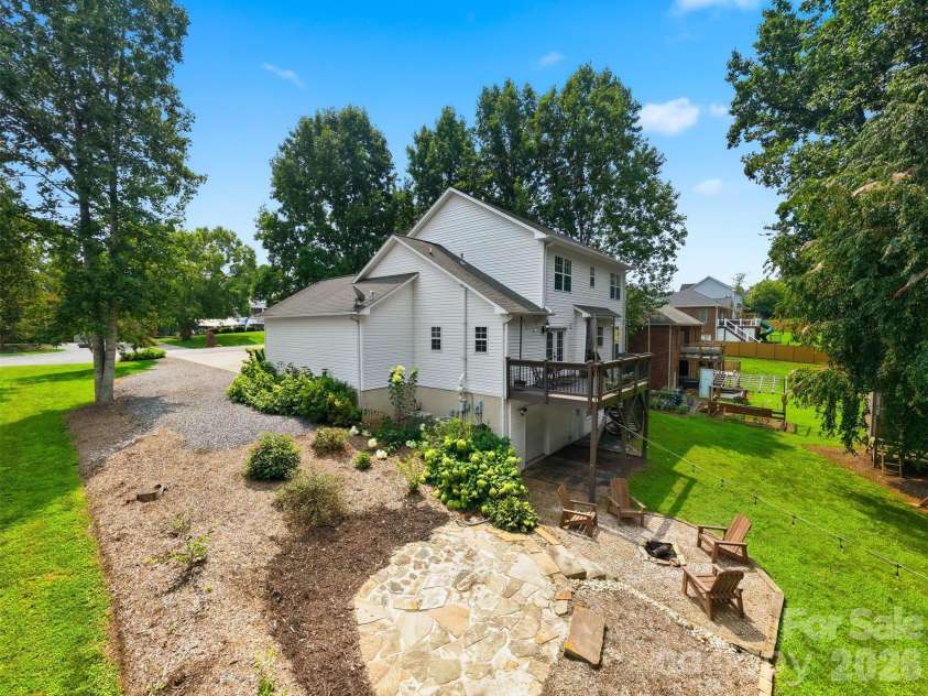4857 32nd Street Lane, Hickory, NC 28601.  MLS# CAR4409274, YatesRealty ID 40442. 