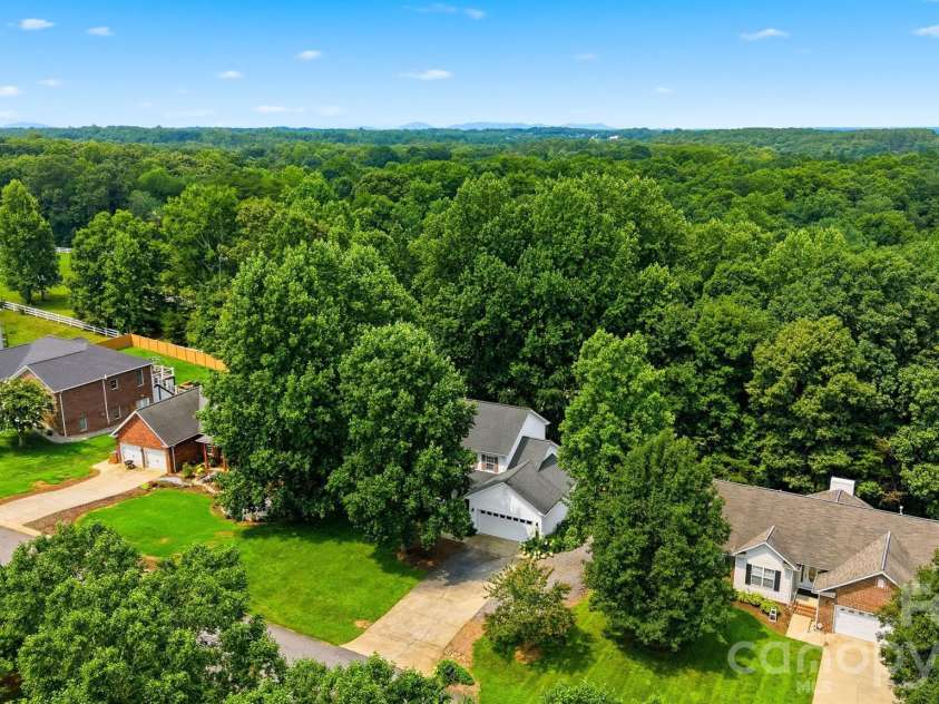 4857 32nd Street Lane, Hickory, NC 28601.  MLS# CAR4409274, YatesRealty ID 40442. 