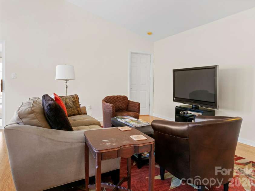 305 Ewarts Hill Road, Hendersonville, NC 28739.  MLS# CAR4409242, YatesRealty ID 40443. 