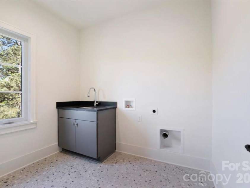 428 Dover Avenue, Charlotte, NC 28209.  MLS# CAR4409380, YatesRealty ID 40447. 