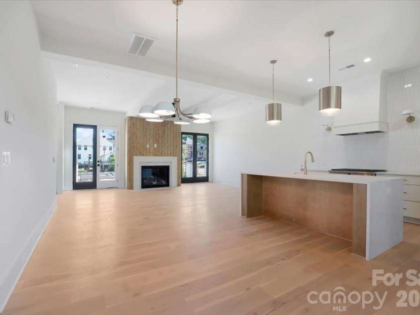 428 Dover Avenue, Charlotte, NC 28209.  MLS# CAR4409380, YatesRealty ID 40447. 