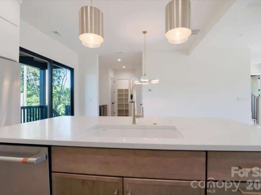 428 Dover Avenue, Charlotte, NC 28209.  MLS# CAR4409380, YatesRealty ID 40447. 